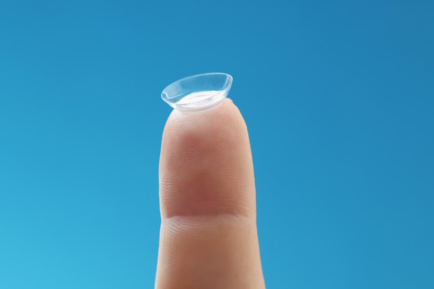 5 Pasos para colocarse los lentes de contacto - Absons S.A.
